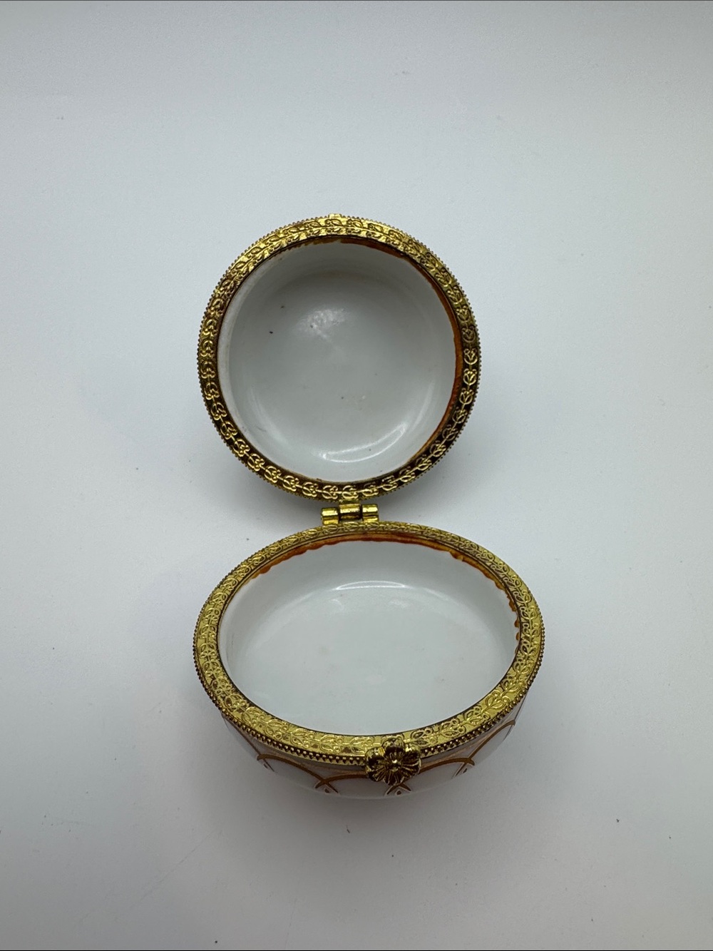 Imperial Romanov Porcelain Handpainted Gold Trim Trinket Vanity Box Oval - Picture 8 of 10
